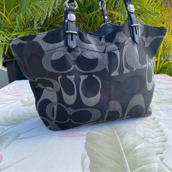 Coach Signature Optic Carly Shoulder Tote Bag black and gray - Picture 5 of 11